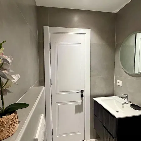 Boulevard Suites-lushnje Апартаменты
