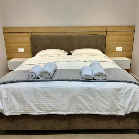 Apartment Boulevard Suites-lushnje *